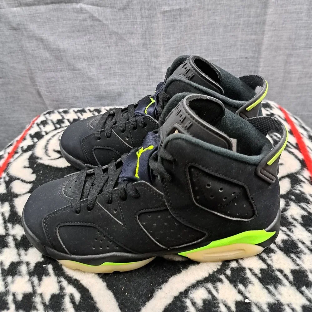 %Nike Air Jordan 6 Retro GS Youth Size 5.5 / AJ23